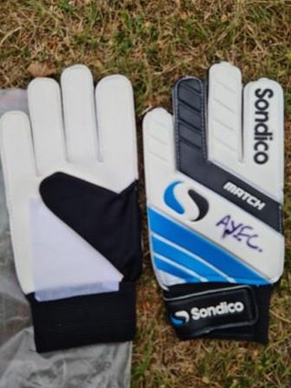 goalkeeper gloves size 10